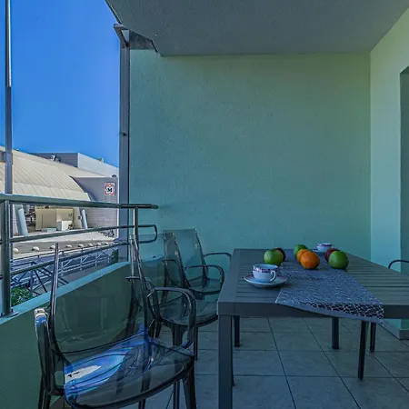 Nika Aparment With Large Balcony And Bbq Apartman