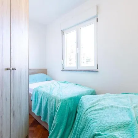Nika Aparment With Large Balcony And Bbq Zadar