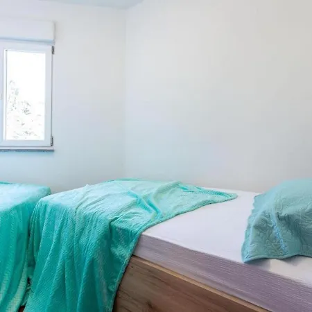 Nika Aparment With Large Balcony And Bbq Apartman Zára
