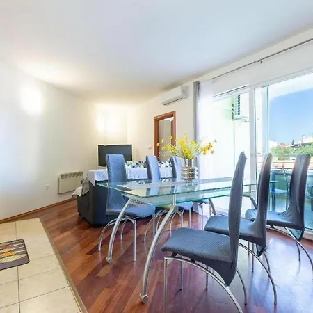 Apartman Nika Aparment With Large Balcony And Bbq *