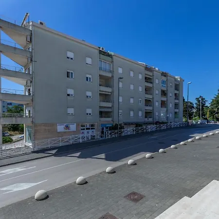 Nika Aparment With Large Balcony And Bbq Apartament *
